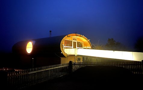 UFO47 – Das Ungewöhnliche Ferienhaus Objekt bei Nacht UFO47 - Das Ungewöhnliche Ferienhaus Objekt bei Nacht